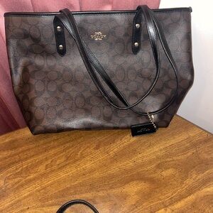 COACH Signature Canvas Tote Black/Brown Combo Bag